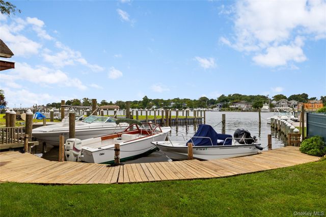 12 Bayview Avenue, Islip, NY 11751