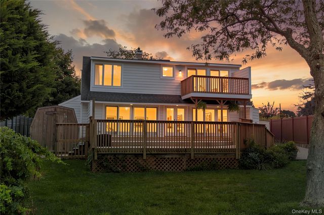 12 Bayview Avenue, Islip, NY 11751