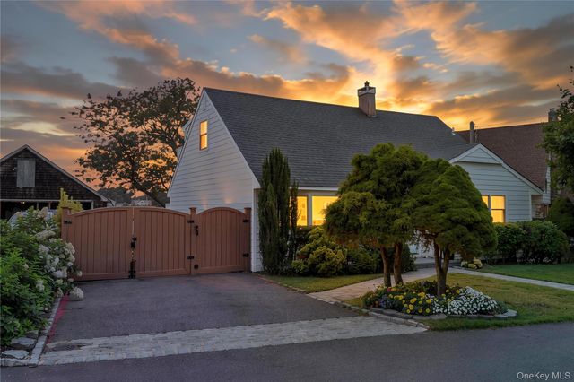 12 Bayview Avenue, Islip, NY 11751