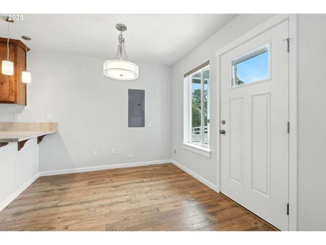 804 E 4TH St, Tillamook, OR 97141