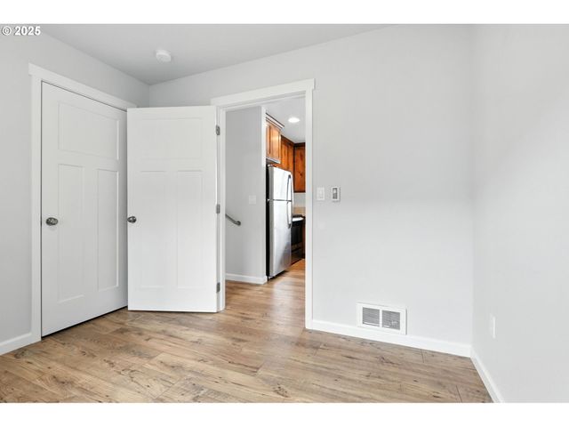 804 E 4TH St, Tillamook, OR 97141
