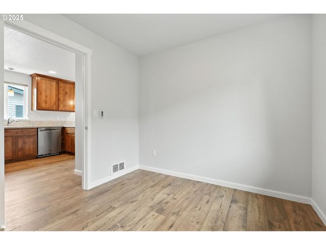 804 E 4TH St, Tillamook, OR 97141
