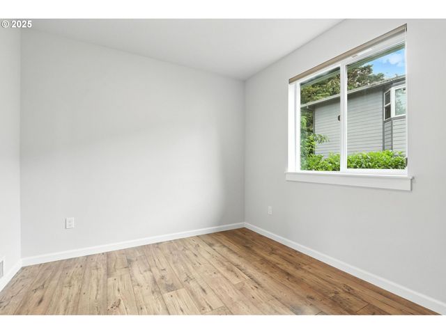 804 E 4TH St, Tillamook, OR 97141