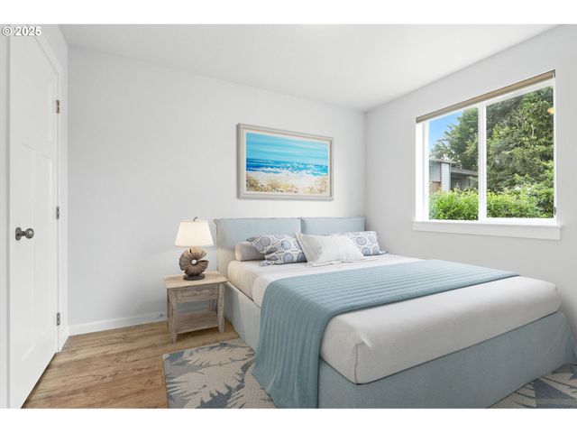 804 E 4TH St, Tillamook, OR 97141