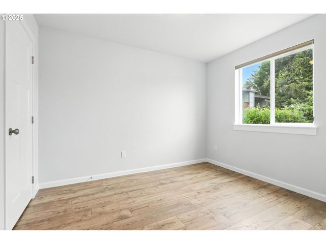 804 E 4TH St, Tillamook, OR 97141