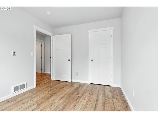 804 E 4TH St, Tillamook, OR 97141