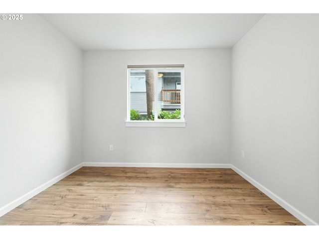 804 E 4TH St, Tillamook, OR 97141