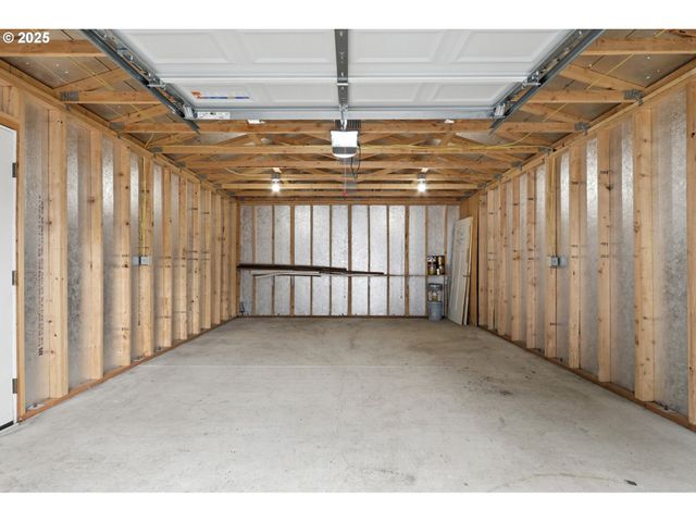804 E 4TH St, Tillamook, OR 97141