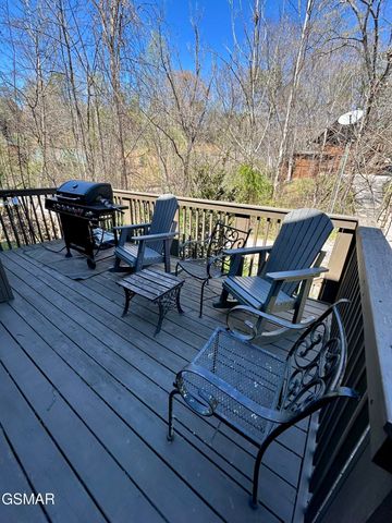 210 S Smoky Mountain Way, Sevierville, TN 37876