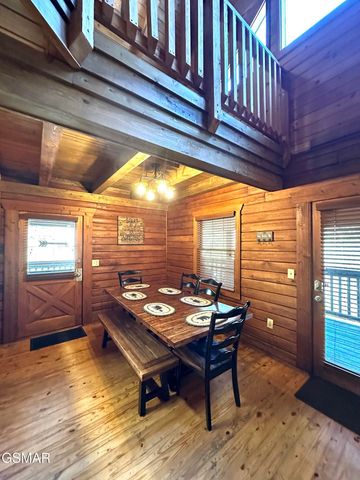 210 S Smoky Mountain Way, Sevierville, TN 37876