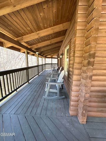 210 S Smoky Mountain Way, Sevierville, TN 37876