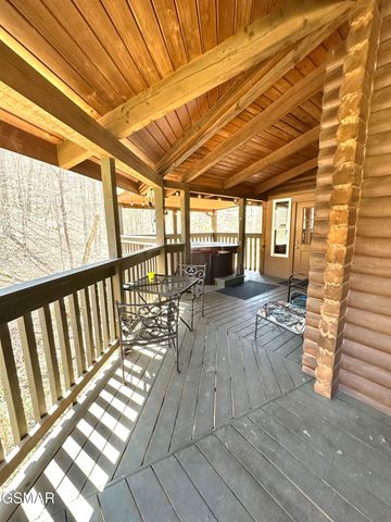 210 S Smoky Mountain Way, Sevierville, TN 37876