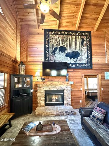 210 S Smoky Mountain Way, Sevierville, TN 37876