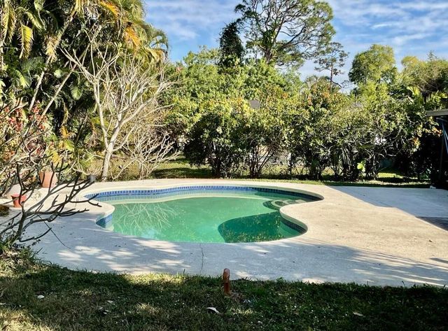 1661 SE 14th Street, Stuart, FL 34996