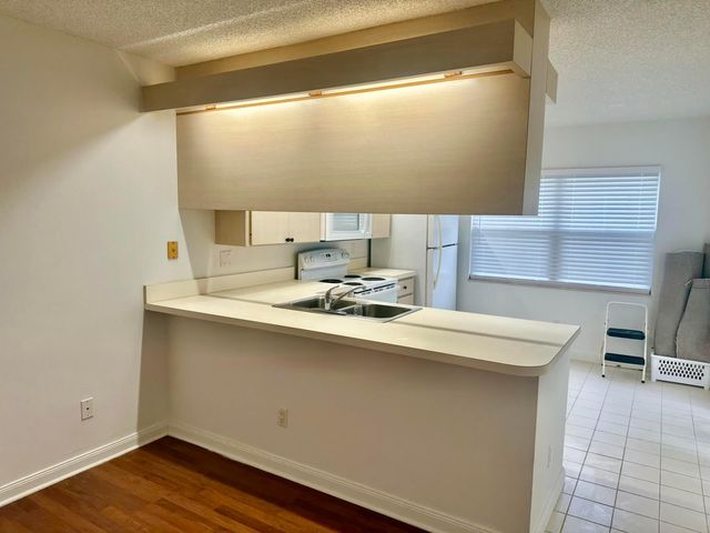 50 Essex Court D, Royal Palm Beach, FL 33411