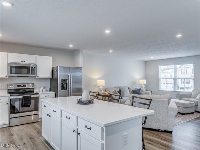 194 Captain Trail, Seville, OH 44273