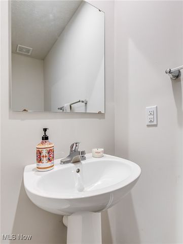 194 Captain Trail, Seville, OH 44273