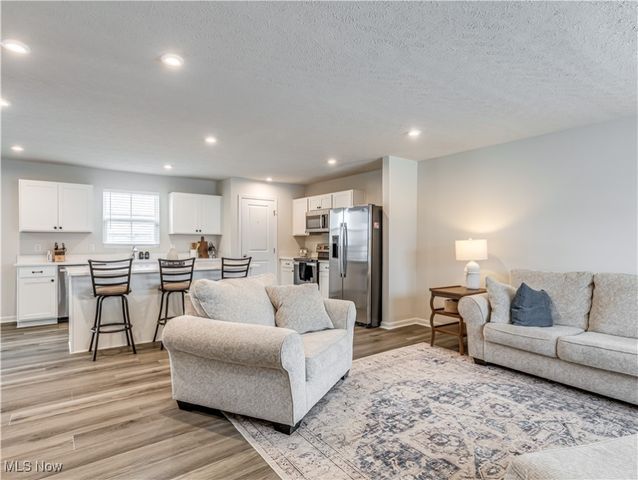 194 Captain Trail, Seville, OH 44273