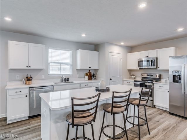 194 Captain Trail, Seville, OH 44273