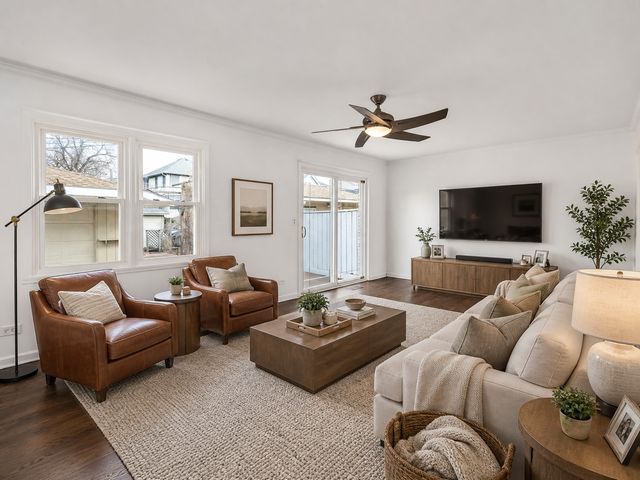 285 E 1st Street, Elmhurst, IL 60126