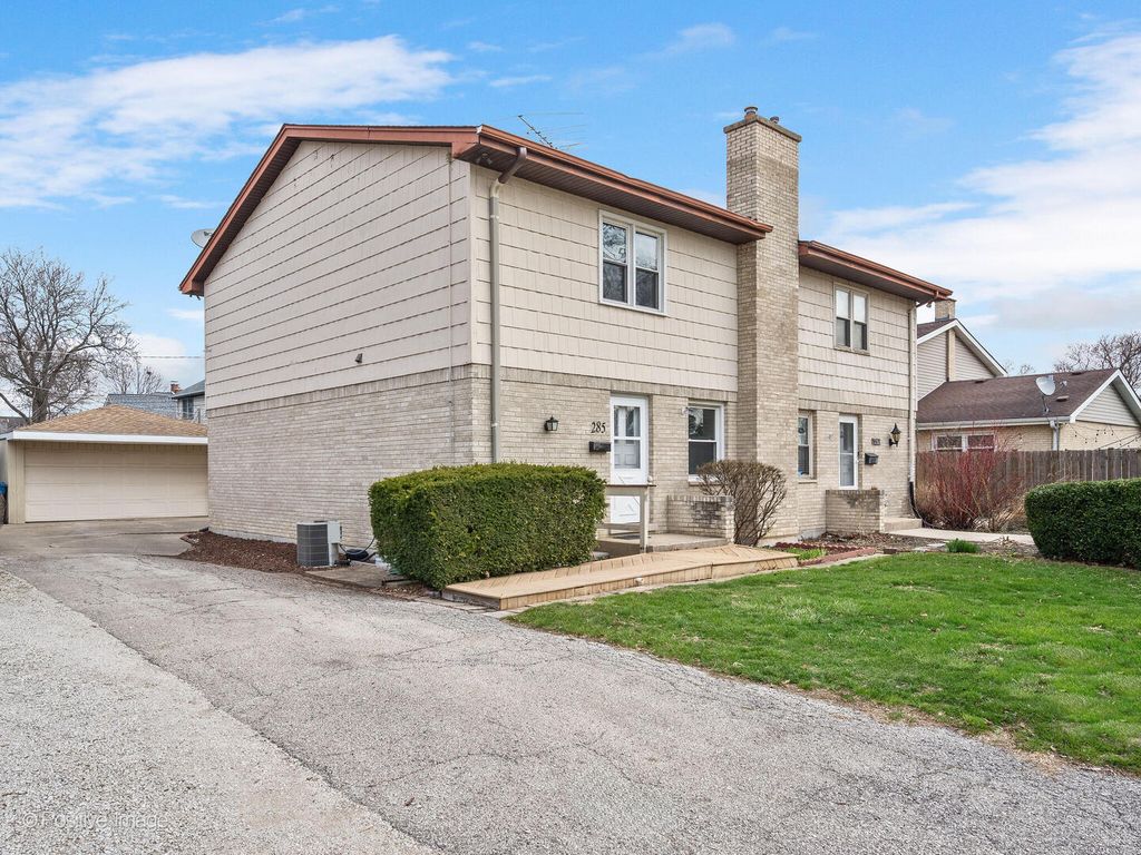 285 E 1st Street, Elmhurst, IL 60126