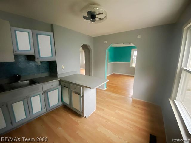25270 Ford Street, Roseville, MI 48066