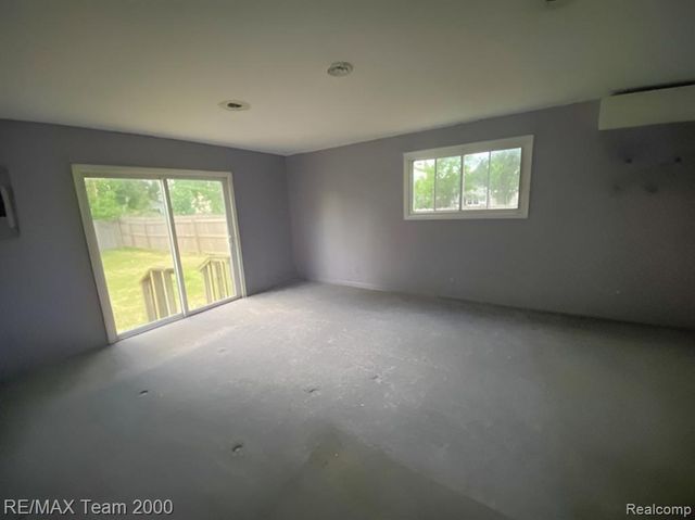 25270 Ford Street, Roseville, MI 48066