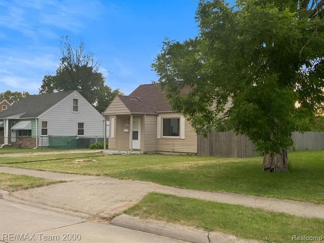 25270 Ford Street, Roseville, MI 48066