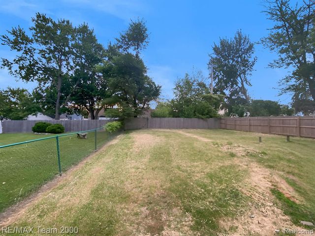 25270 Ford Street, Roseville, MI 48066