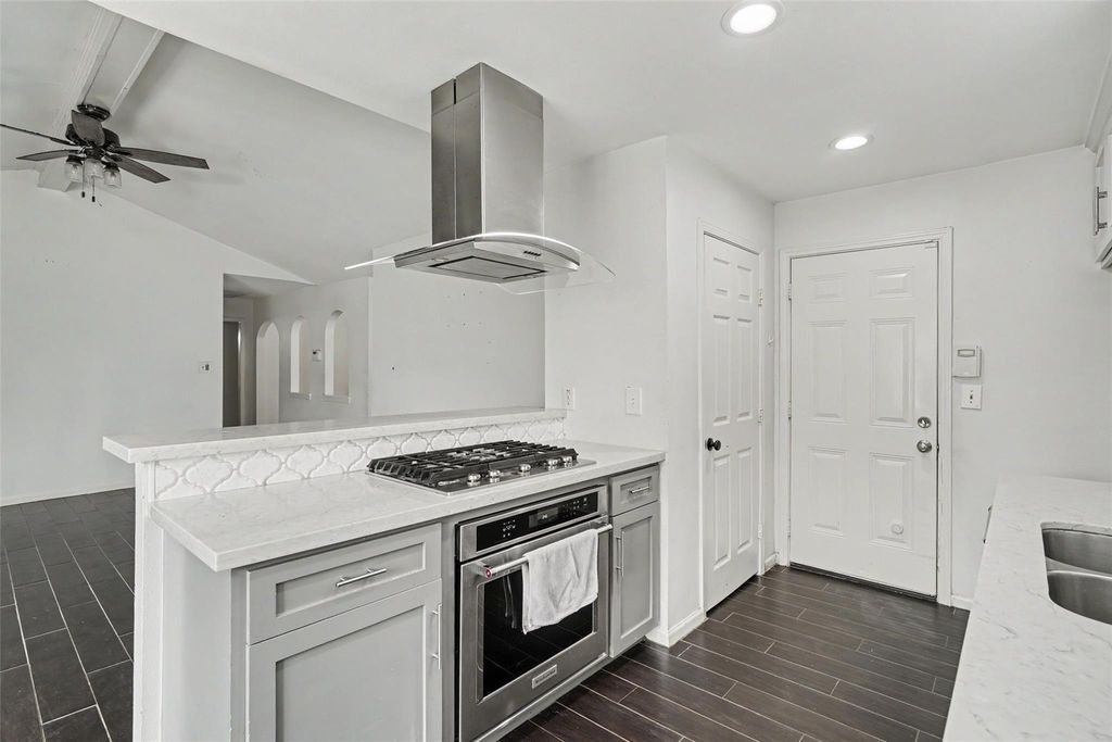 11607 Sagehurst Lane, Houston, TX 77089