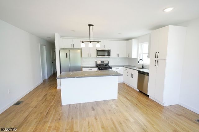 728 Seaport Dr, Elizabeth City, NJ 07201