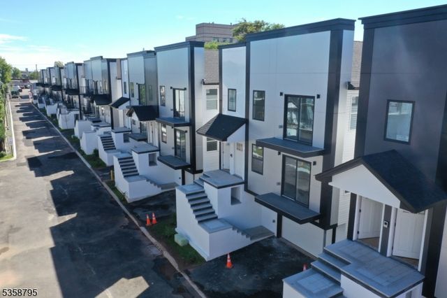 728 Seaport Dr, Elizabeth City, NJ 07201