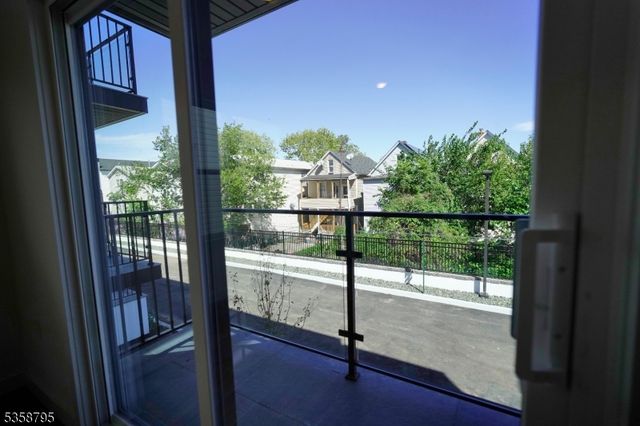 728 Seaport Dr, Elizabeth City, NJ 07201