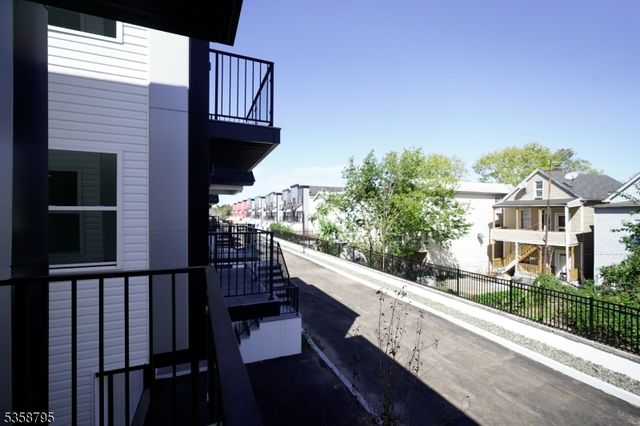 728 Seaport Dr, Elizabeth City, NJ 07201