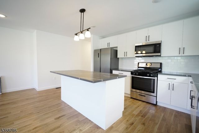 728 Seaport Dr, Elizabeth City, NJ 07201