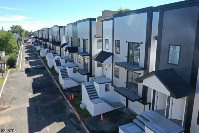 728 Seaport Dr, Elizabeth City, NJ 07201