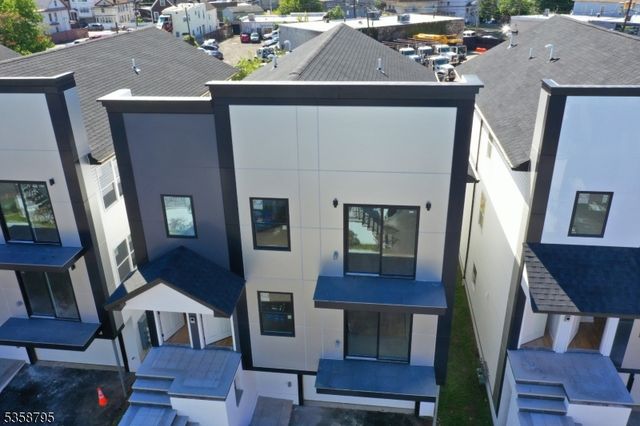 728 Seaport Dr, Elizabeth City, NJ 07201