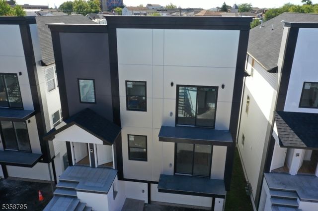 728 Seaport Dr, Elizabeth City, NJ 07201