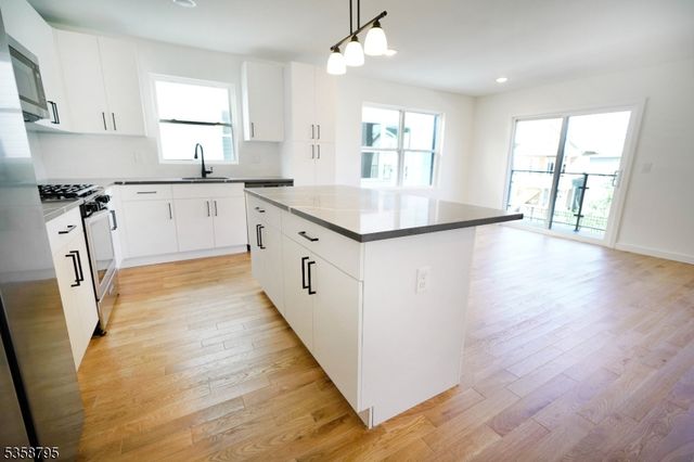 728 Seaport Dr, Elizabeth City, NJ 07201