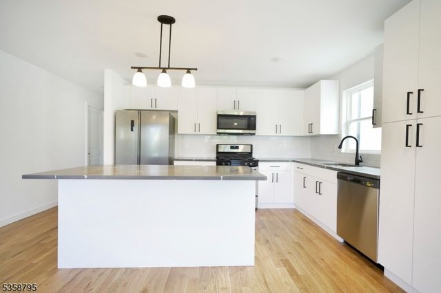 728 Seaport Dr, Elizabeth City, NJ 07201