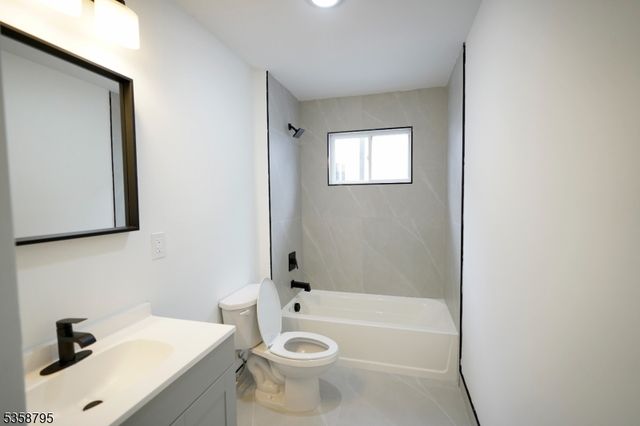 728 Seaport Dr, Elizabeth City, NJ 07201