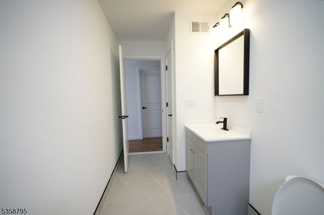 728 Seaport Dr, Elizabeth City, NJ 07201