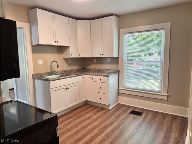 301 Bell Street, Barberton, OH 44203