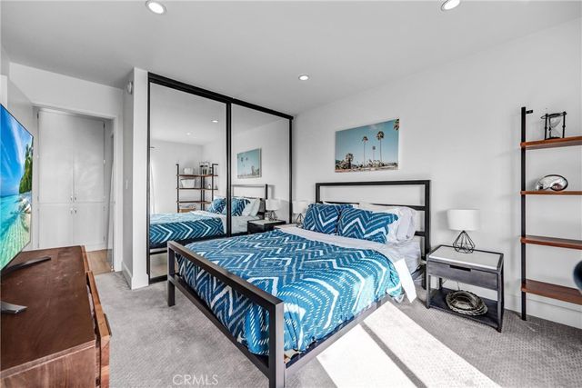 8400 De Longpre 212, West Hollywood, CA 90069