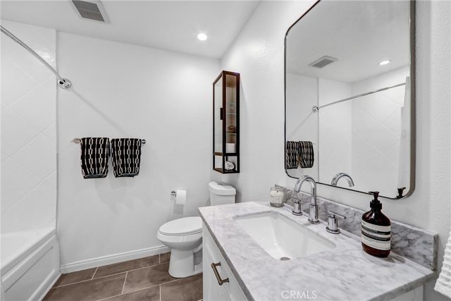 8400 De Longpre 212, West Hollywood, CA 90069