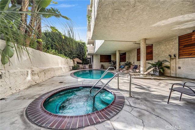 8400 De Longpre 212, West Hollywood, CA 90069