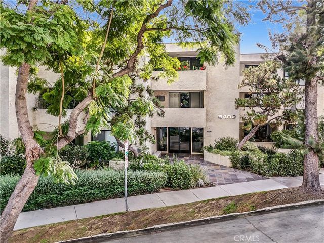 8400 De Longpre 212, West Hollywood, CA 90069