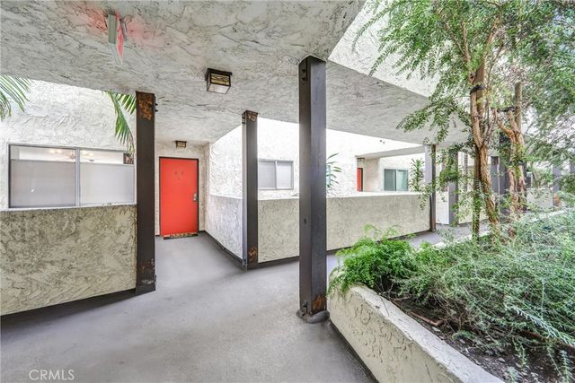 8400 De Longpre 212, West Hollywood, CA 90069