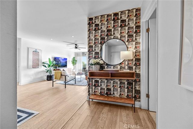 8400 De Longpre 212, West Hollywood, CA 90069
