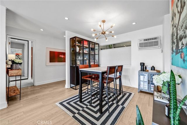 8400 De Longpre 212, West Hollywood, CA 90069